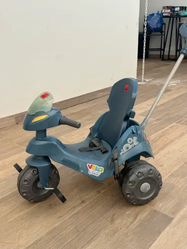 Triciclo Velobaby Reclinavel com Capota Marca Bandeirantes