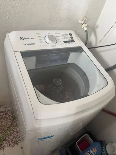 Máquina de lavar Electrolux com capacidade para 14 kg