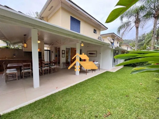 Locação de Temporada | Casa em Condomínio na Praia do Engenho | 4 Suítes | 70m da Praia |