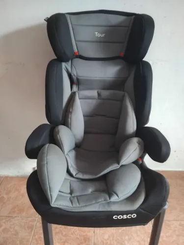 Cadeira infantil para carro.