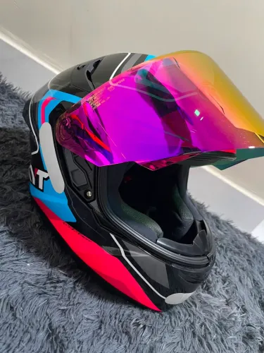 Capacete kyt