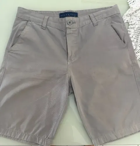 Bermuda de Sarja, marca DLT, cinza, modelo tradicional, tamanho 40