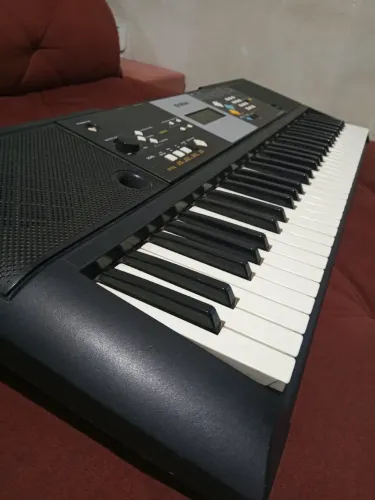 Teclado Yamaha PSR-E223 + Fonte - Funcionando 100% <br>