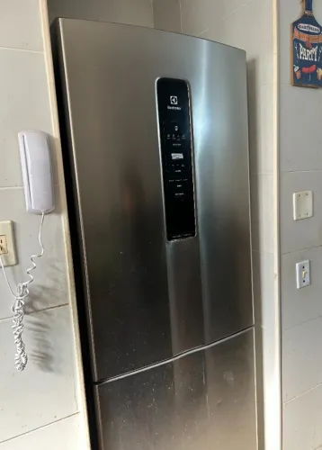REFRIGERADOR ELETROLUX IB55 IB55S (semi-novo) INOXX