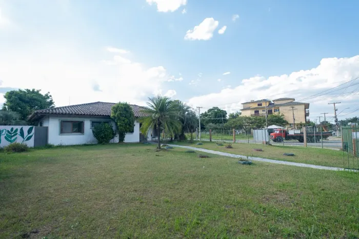 Terreno de esquina à venda na Av. Fernando Osório, Pelotas - com 2.040 m² de área total e