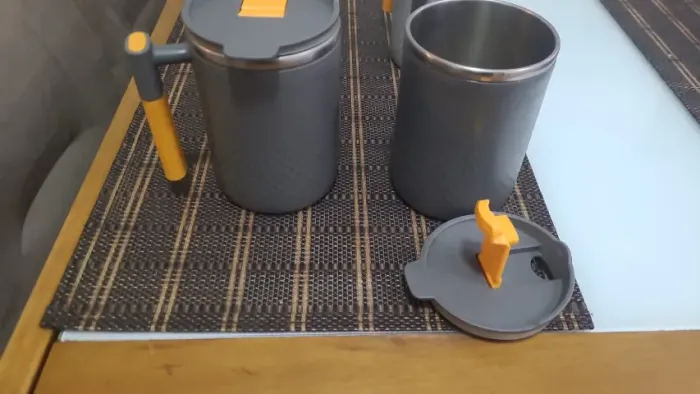 conjunto de canecas térmicas de aço inoxidável tem capacidade de 450 ml 4peças