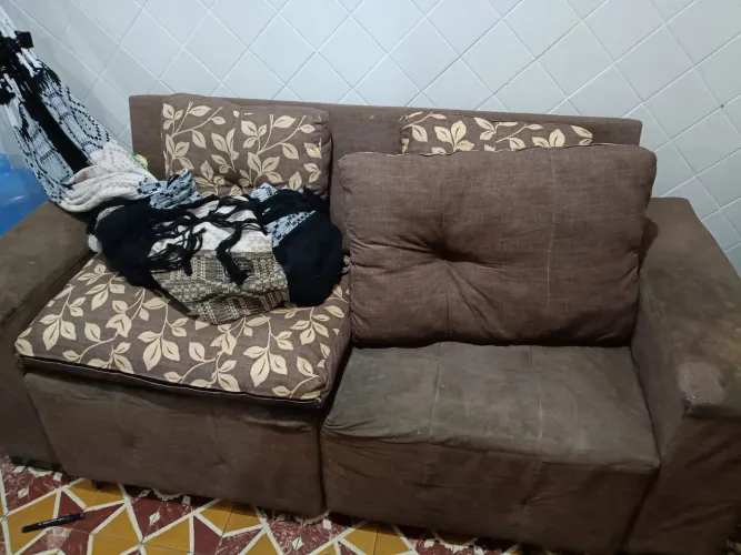 Sofá retrátil semi novo