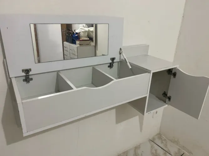 Vende-se penteadeira branco, perfeito estado, linda e bem planejada, *93