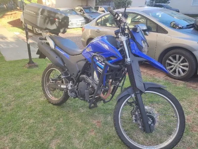 XTZ Lander 250 novinha com acessórios 