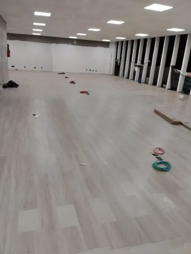 Piso Vinilico, rodapé, piso laminado..