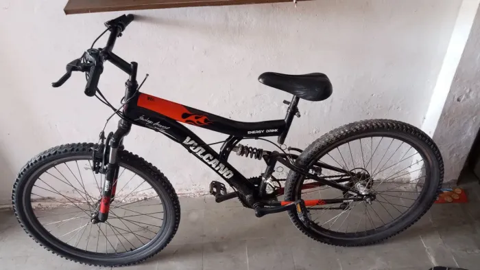 Bicicleta Vulcano Aro 26 Full Suspensão Preto/Vermelho usada