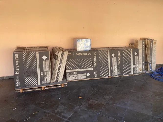 Pisos azulejos e Nichos