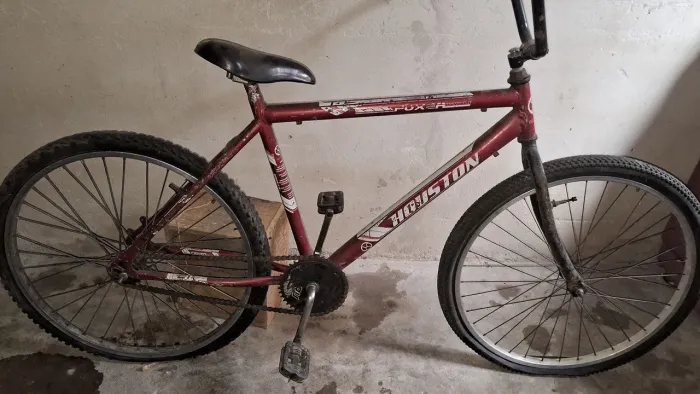 Bicicleta aro 26 so remendar as câmeras de ar. Ta sem freio. *55