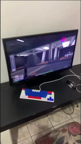 Tv 32 pol com controle (NÃO É SMART)