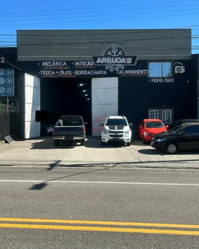 BARRACÃO/GALPÃO à venda com 548.8m² por R$ 2.500.000,00 no bairro Centro - PINHAIS / PR