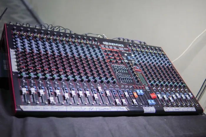 Mesa de Som Soundvoice MP246 - 1 Ano de Uso - Excelente Estado