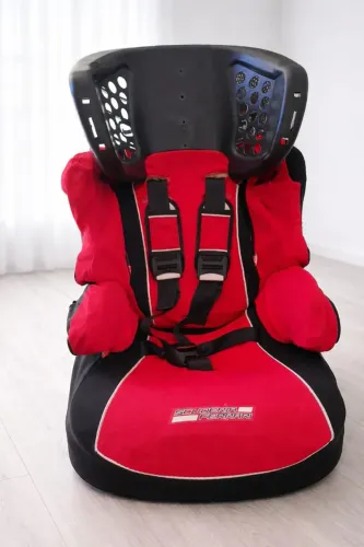 Cadeirinha de carro infantil Ferrari