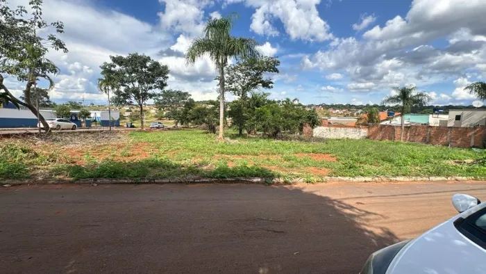 Vendo lotes no Parque das Camelias, próximo ao Lago Azul