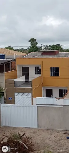 Pinturas e texturas em geral, com efeito madeira e efeito pedra.