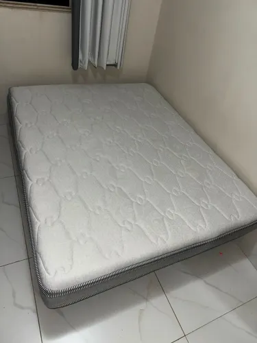 Cama Queen 11 meses de uso