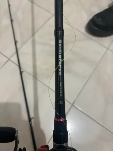Vara de pesca com carretilha