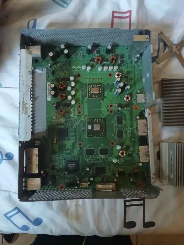 XBOX 360 FAT + PEÇAS (OLHAR DESCRIÇÃO)