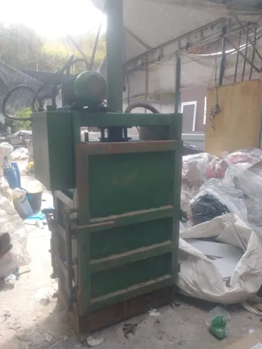 Prensa hidráulica para reciclagem ?