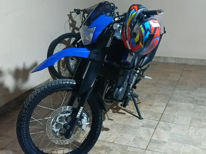 Vendo xt  660r integra  nova  tem acessórios  manual cópia de  chave chave vermelha nota f