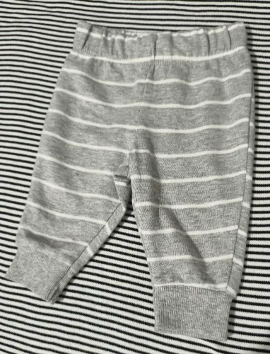 Calça moletom Carter's tamanho 3 meses