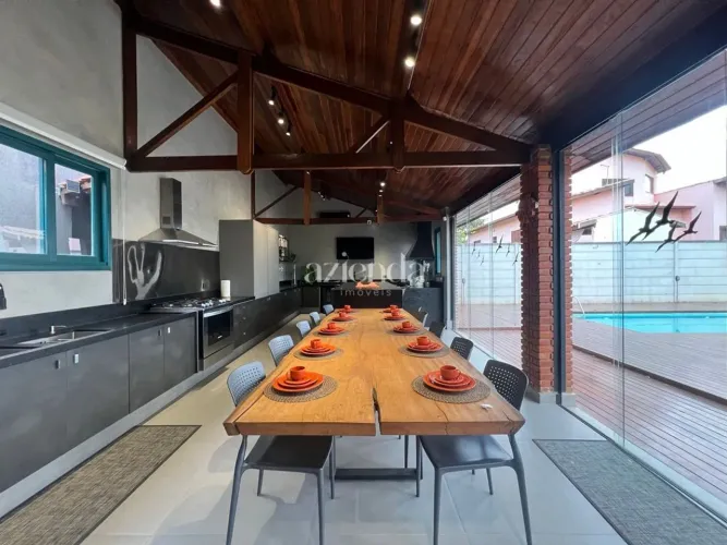 Casa em Indaiatuba: Condomínio Fechado, 338 m², 5 Suítes e Terreno de 2.000 m²