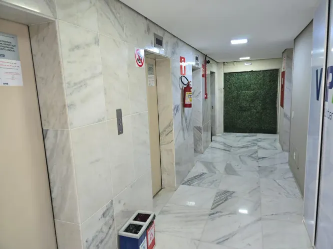 Centro comercial para aluguel possui 457 metros quadrados em Lourdes - Belo Horizonte - MG