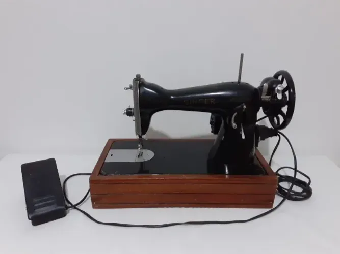 Máquina de Costura Singer modelo 15C 110 volts