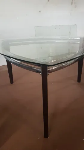 Tampo para mesa Vidro delta 10mm polido 150cm p/ mesa triangular (R$450)