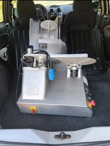 Máquina de cortar frios automática