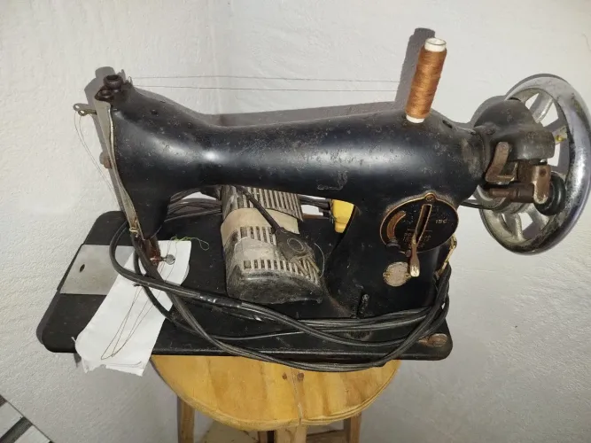 Máquina de costura singer