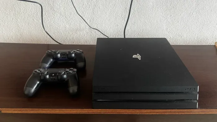 Ps4 pro 1tb com dois controles