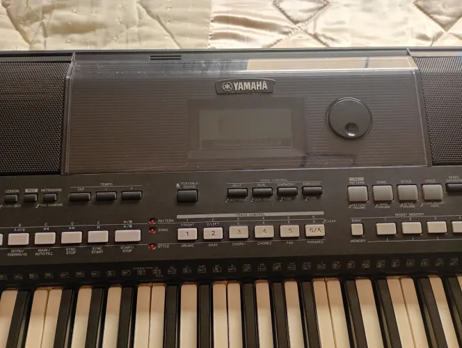 Teclado Yamaha PSR E430