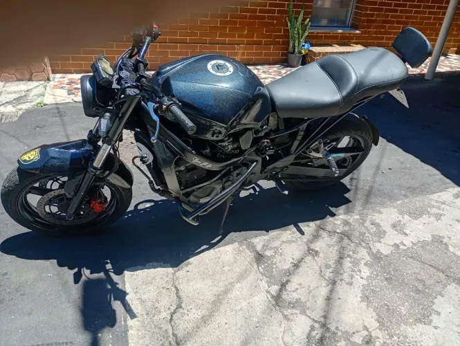 Moto Suzuki GSX 750 F doc em dia , precisa fazer o motor 