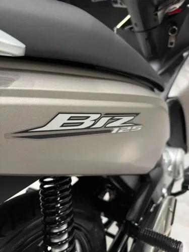 ? HONDA BIZ 125 2023 ? APENAS 3.920 KM!