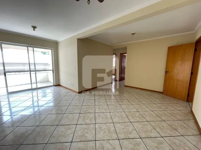 Apartamento 3 quartos semi mobiliado no Pantanal