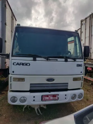 Ford Cargo 816 eletrônico ano 2013 único dono