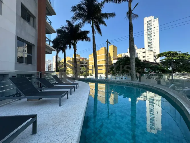 Apartamento com varanda gourmet e lazer a 300m da praia na Enseada, Guarujá