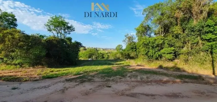 Terreno Amplo em Condomínio Fechado com 450m² em Pardinho/SP