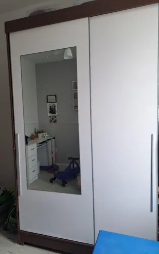 Guarda roupa, solteiro com duas portas de correr, 2 gavetas. 