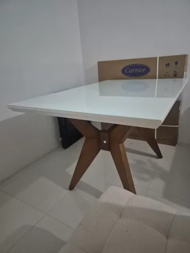 VENDO MESA DE JANTAR COM 4 CADEIRAS - R$ 1.600