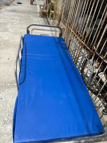 CAMA HOSPITALAR COM COLCHÃO POR 730,00 APENAS DINHEIRO 
