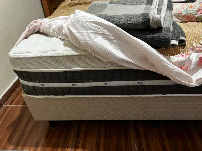 Cama Box com colchão