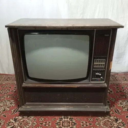 Televisor de móvel antiga para decoração-restauro
