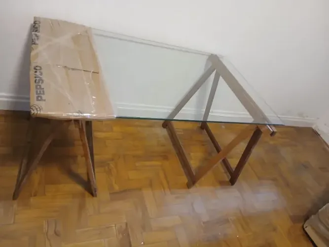 Mesa Tampo de Vidro Cavalete