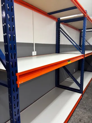 Organização industrial estantes